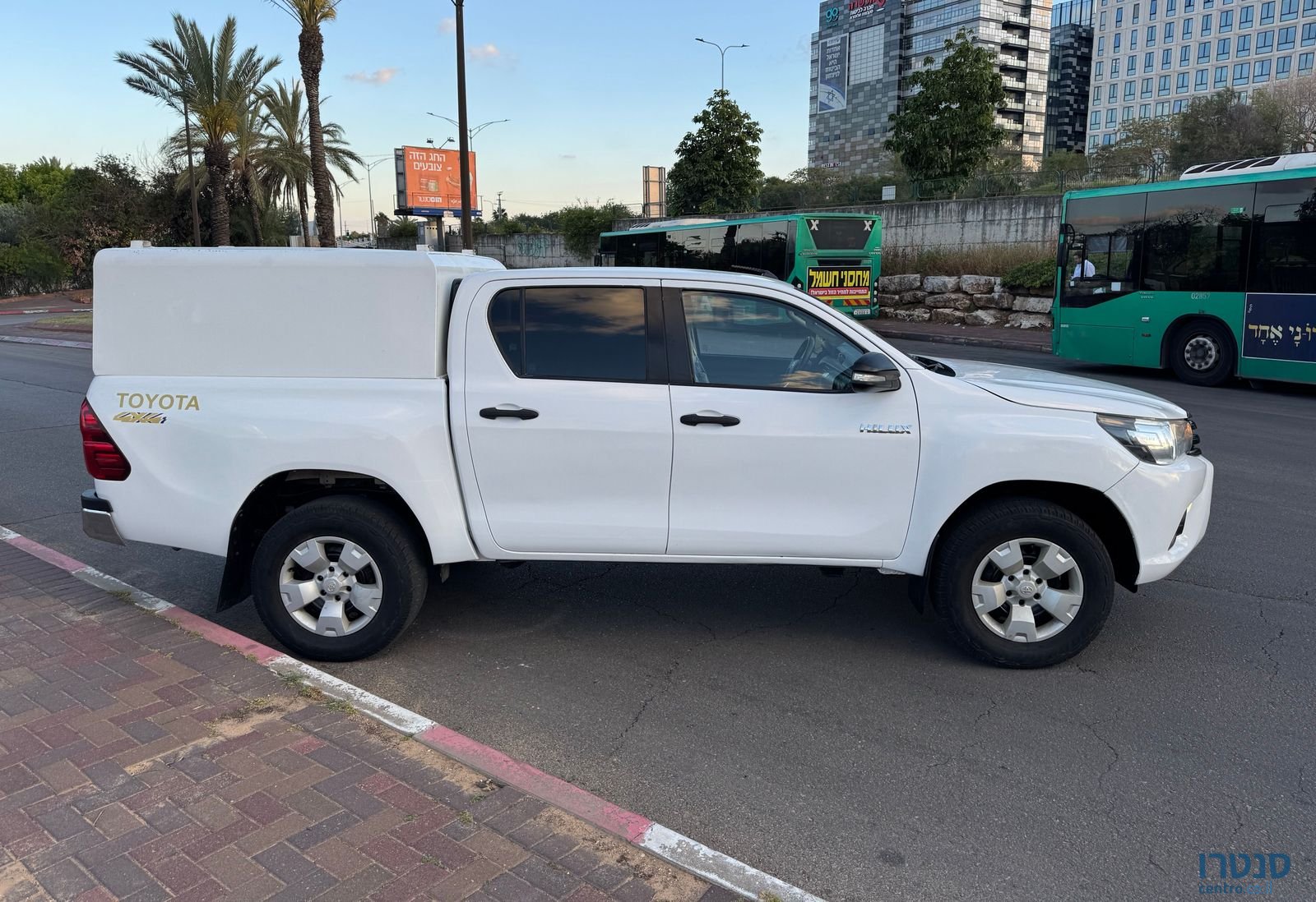 2016' Toyota Hilux טויוטה היילקס photo #4