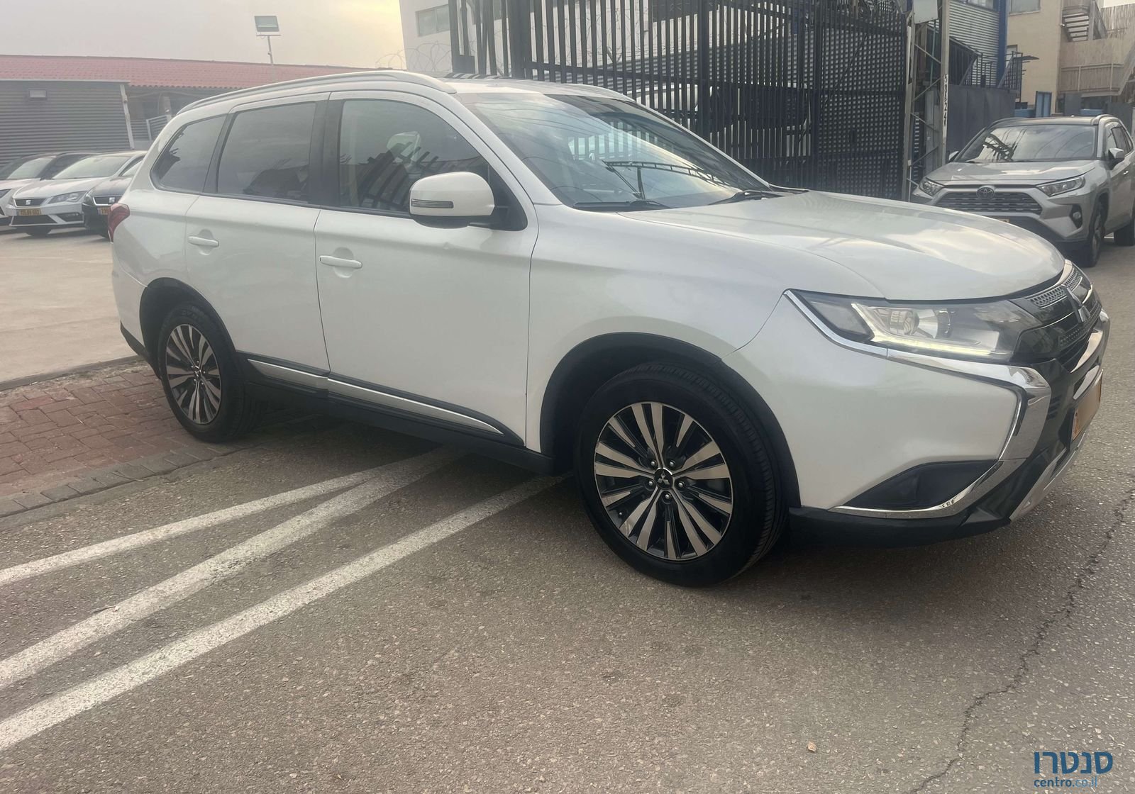 2020' Mitsubishi Outlander מיצובישי אאוטלנדר photo #3