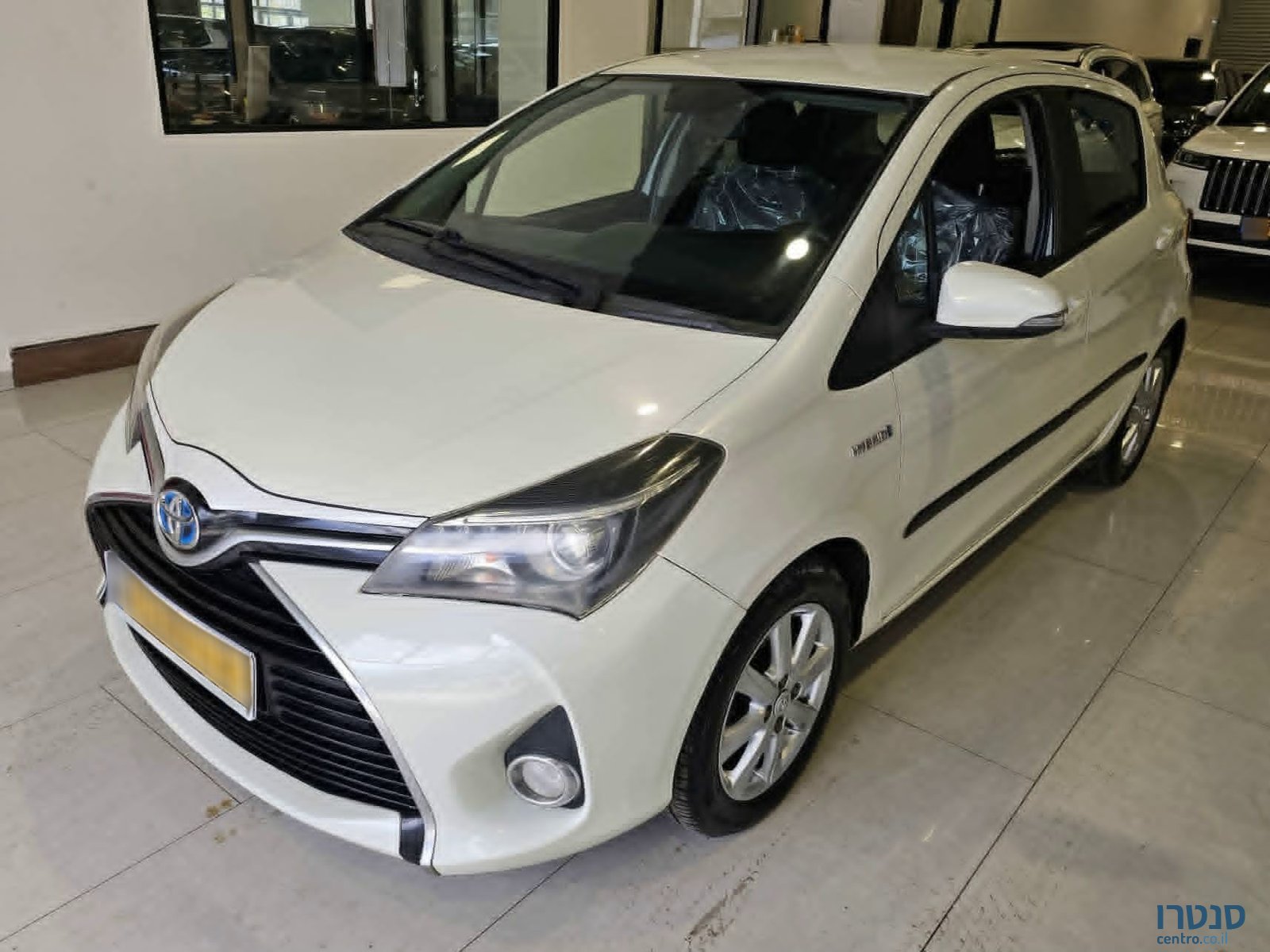 2015' Toyota Yaris photo #1