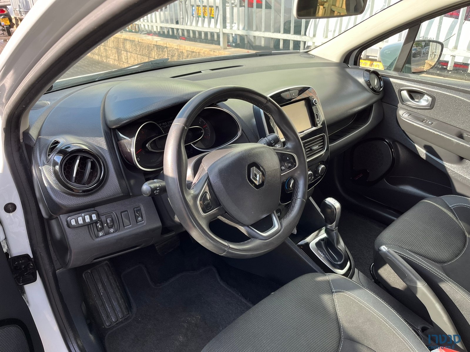 2018' Renault Clio photo #3