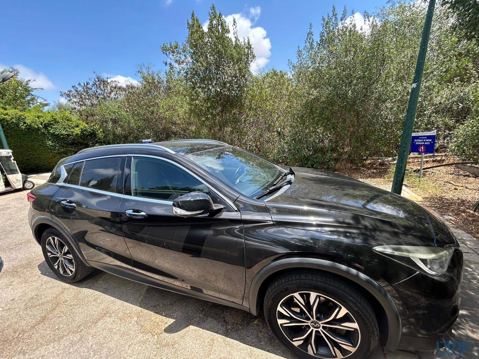 2020' Infiniti QX30 photo #1