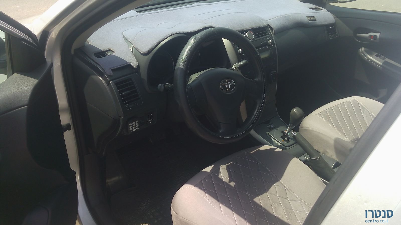 2009' Toyota Corolla photo #1