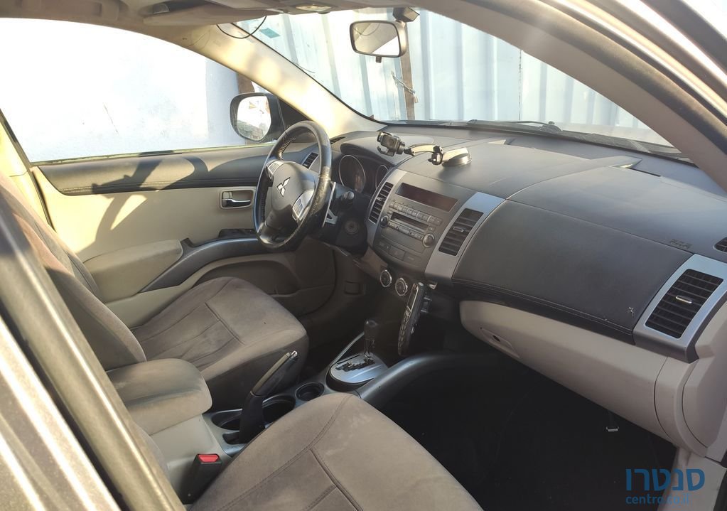 2010' Mitsubishi Outlander מיצובישי אאוטלנדר photo #6