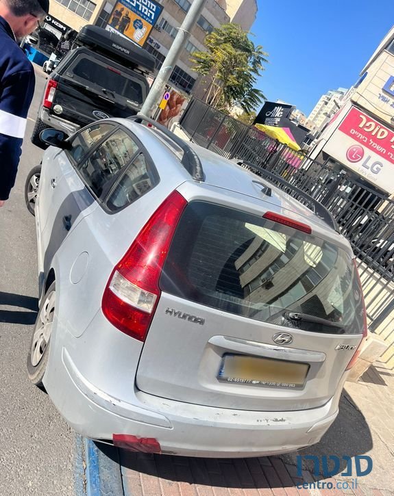 2011' Hyundai i30 יונדאי photo #2