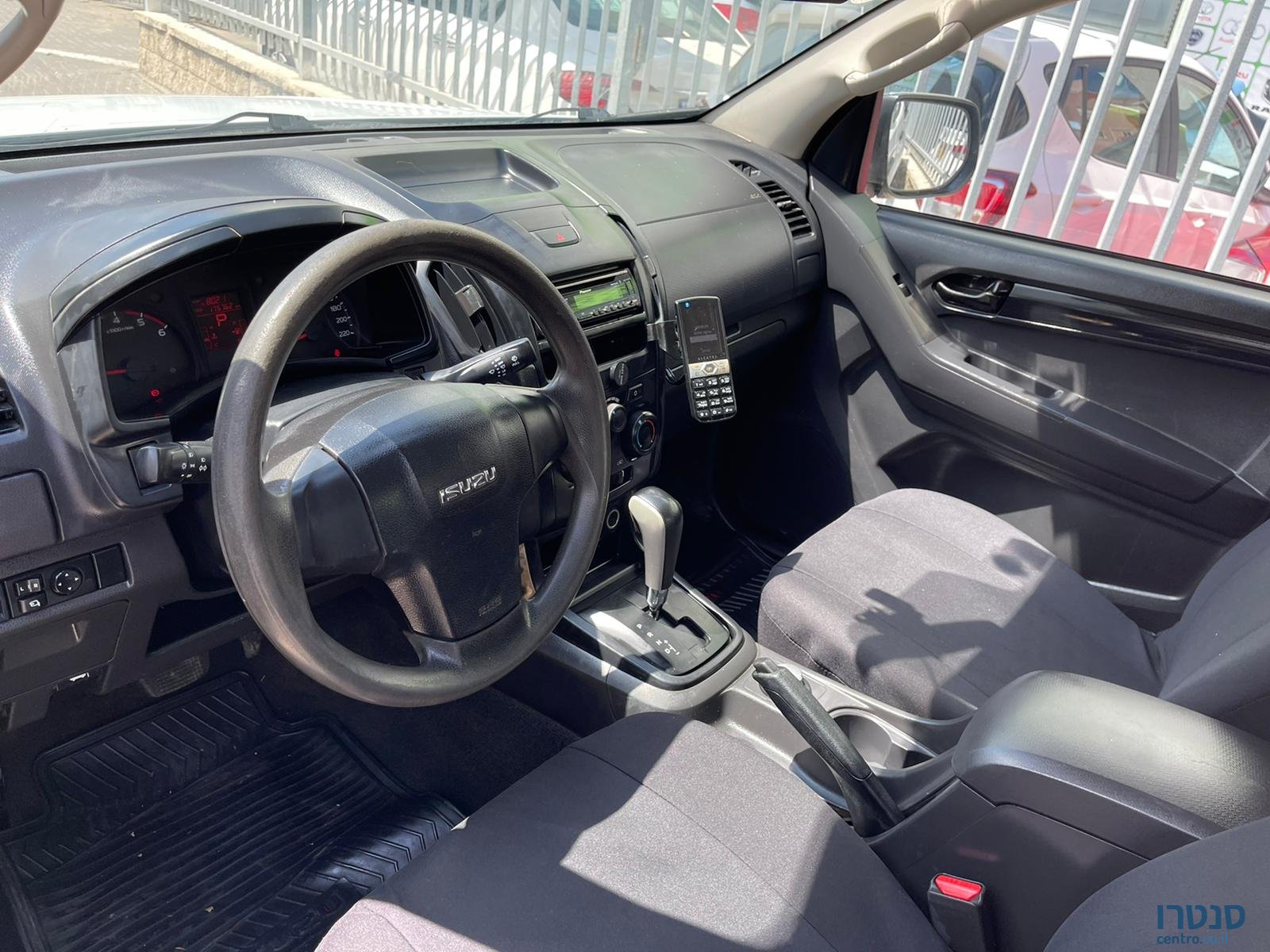 2015' Isuzu PICK UP photo #3