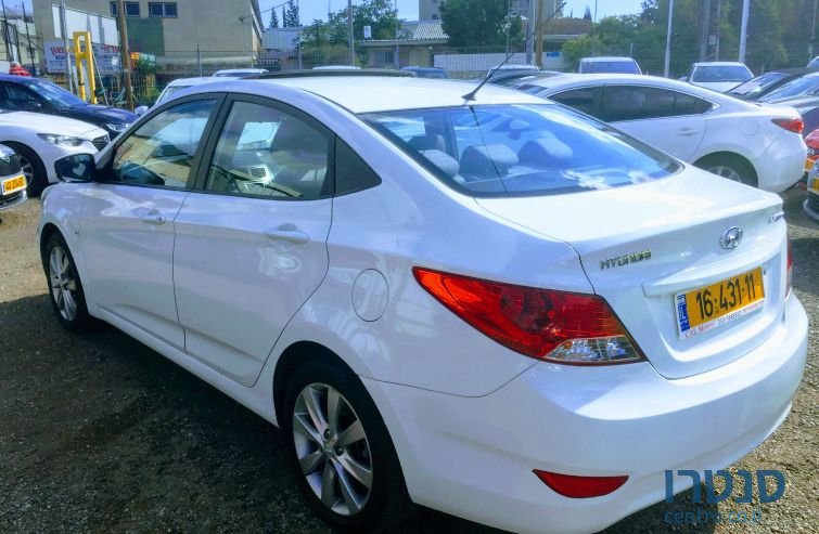 2015' Hyundai i25 photo #2