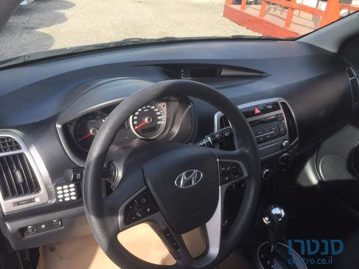 2013' Hyundai i20 photo #3