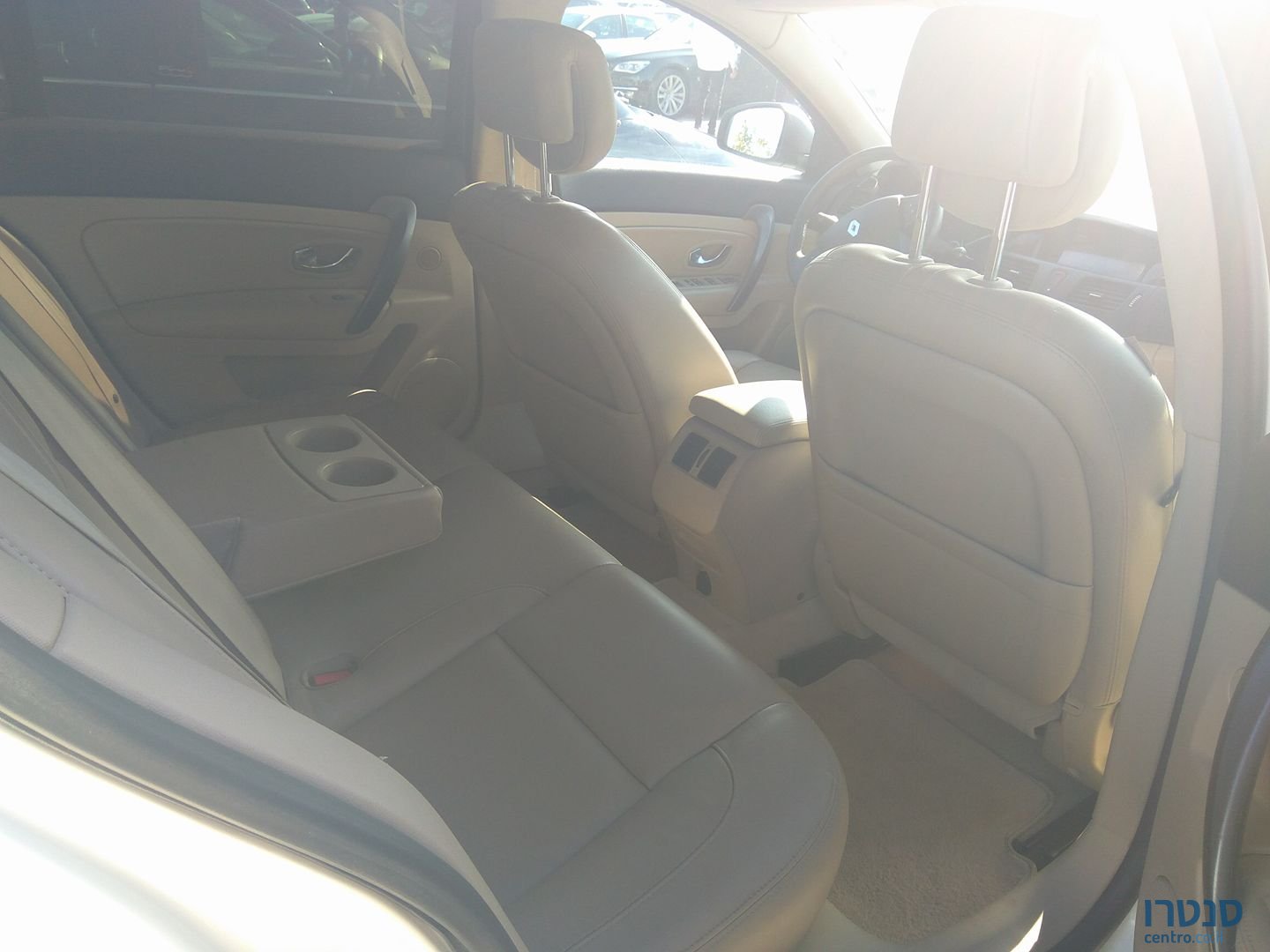 2013' Renault Latitude EX photo #6