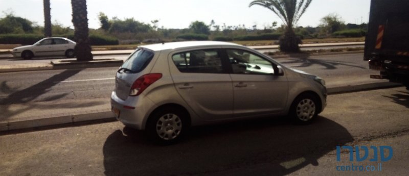 2013' Hyundai i20 photo #3