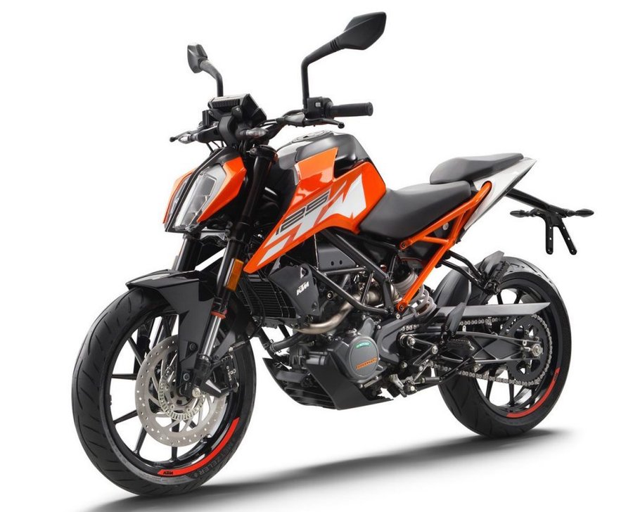 The 2017 KTM Duke 125 and 2017 KTM Duke 390 were first unveiled at EICMA.