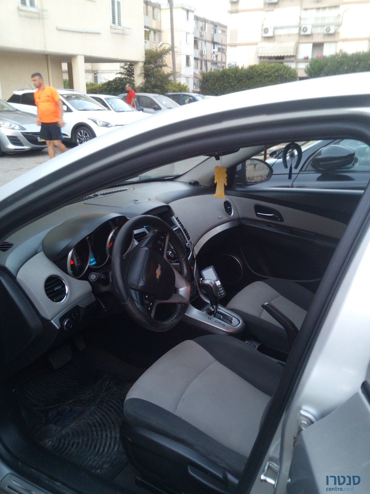 2011' Chevrolet Cruze photo #5