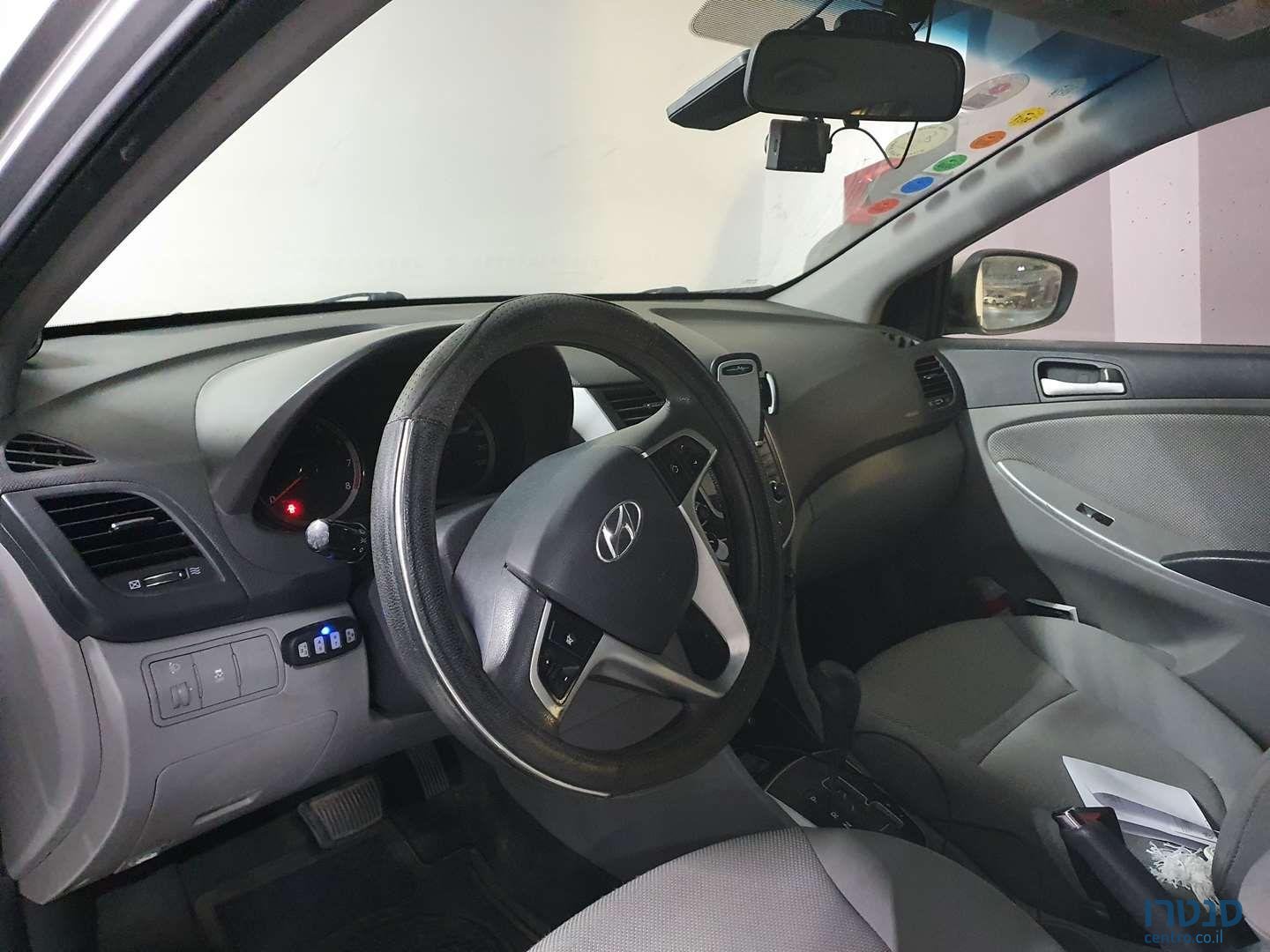 2011' Hyundai i25 יונדאי photo #4
