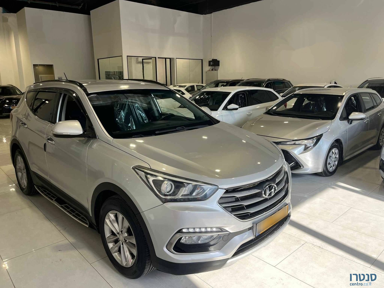 2016' Hyundai Santa Fe photo #2