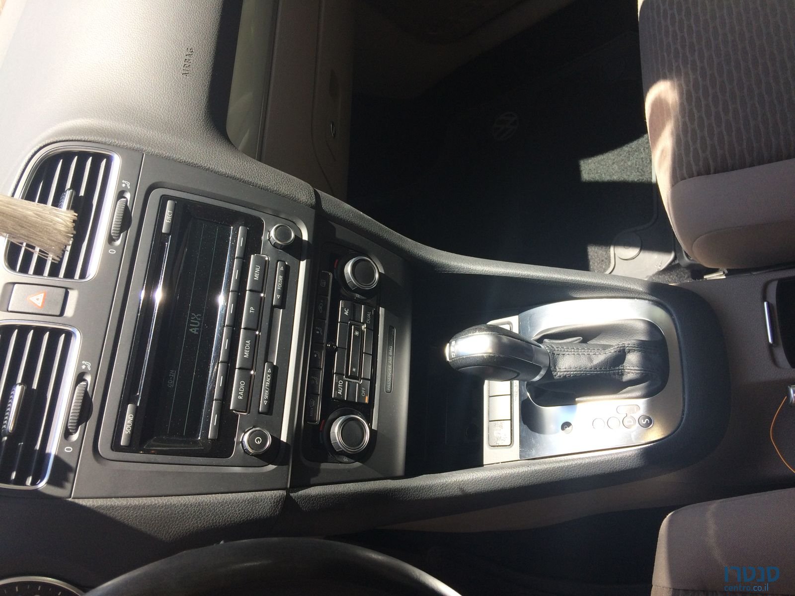 2011' Volkswagen Golf photo #6