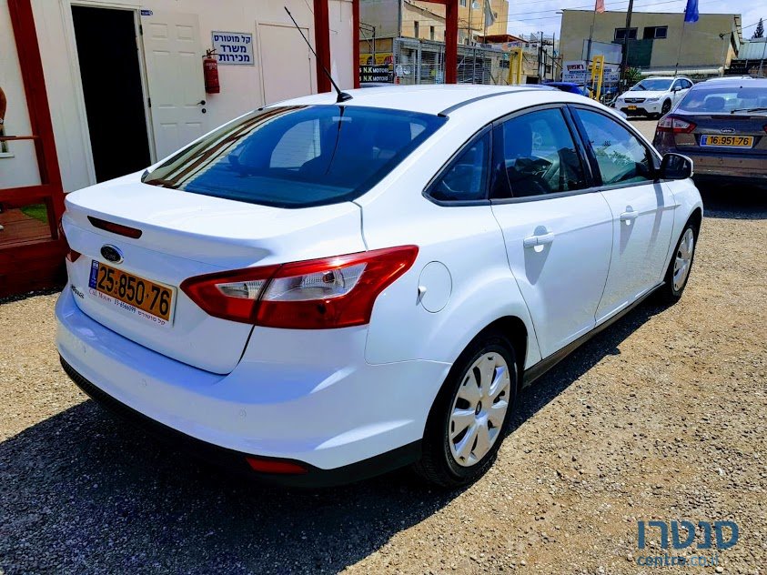 2013' Ford Focus photo #2