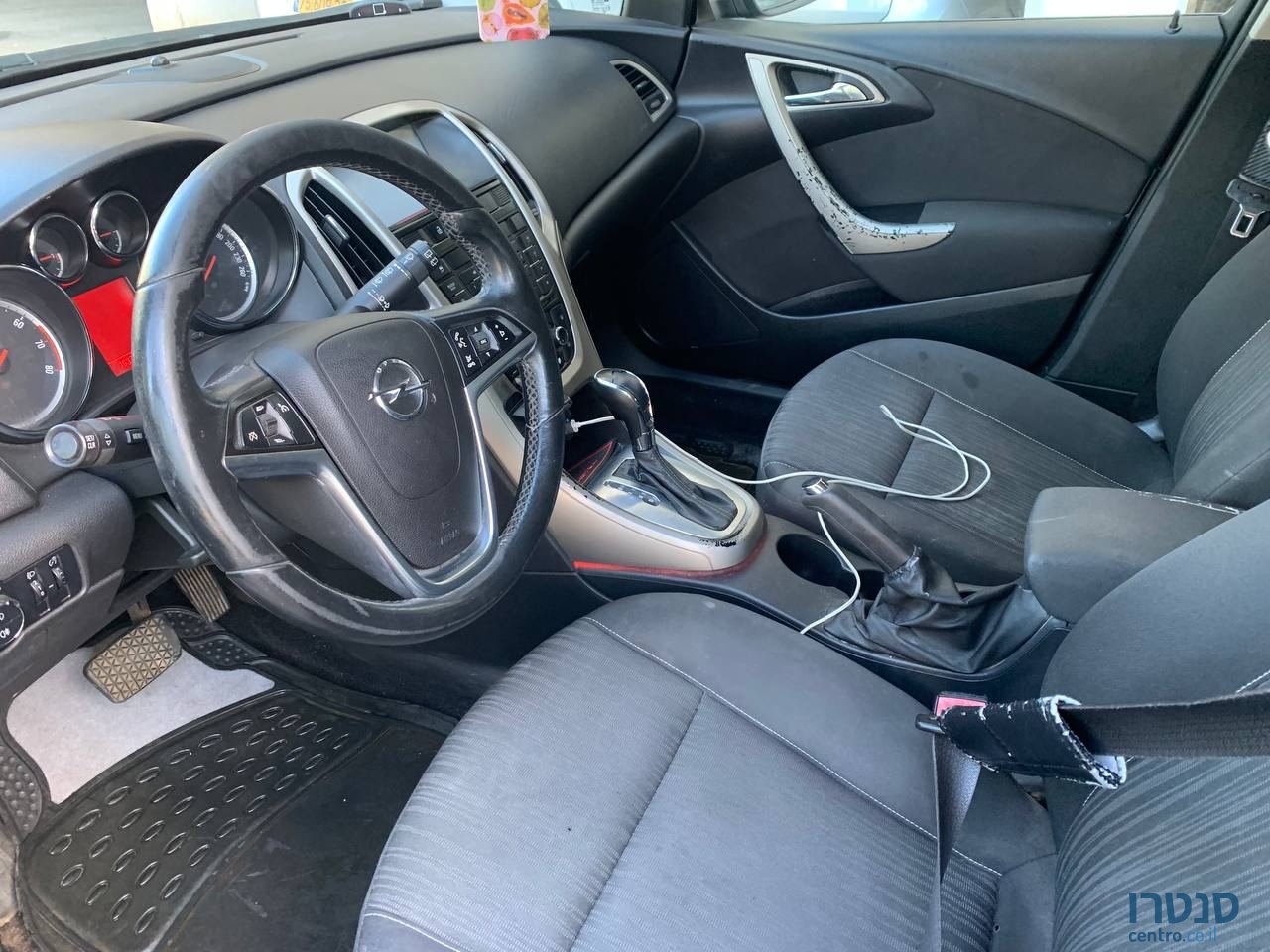 2012' Opel Astra J Turbo photo #7