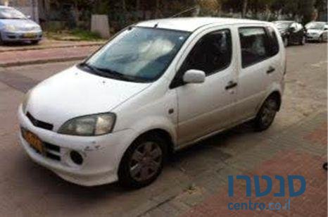 2003' Daihatsu YRV Cx 1300 photo #2