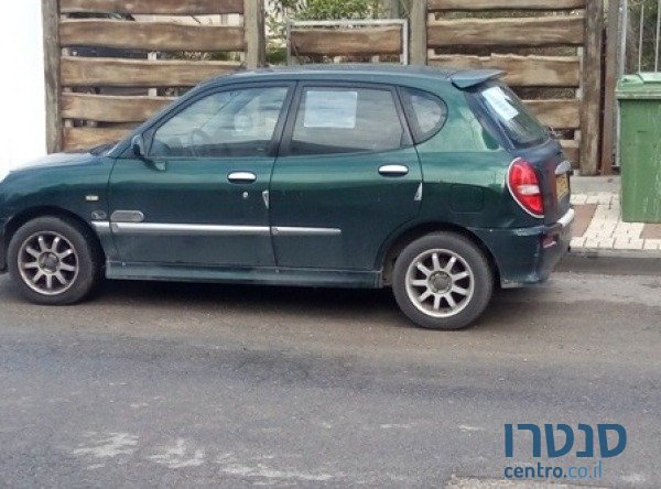 2004' Daihatsu Sirion photo #1