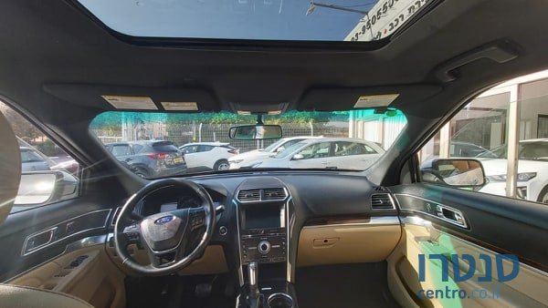 2017' Ford Explorer photo #5