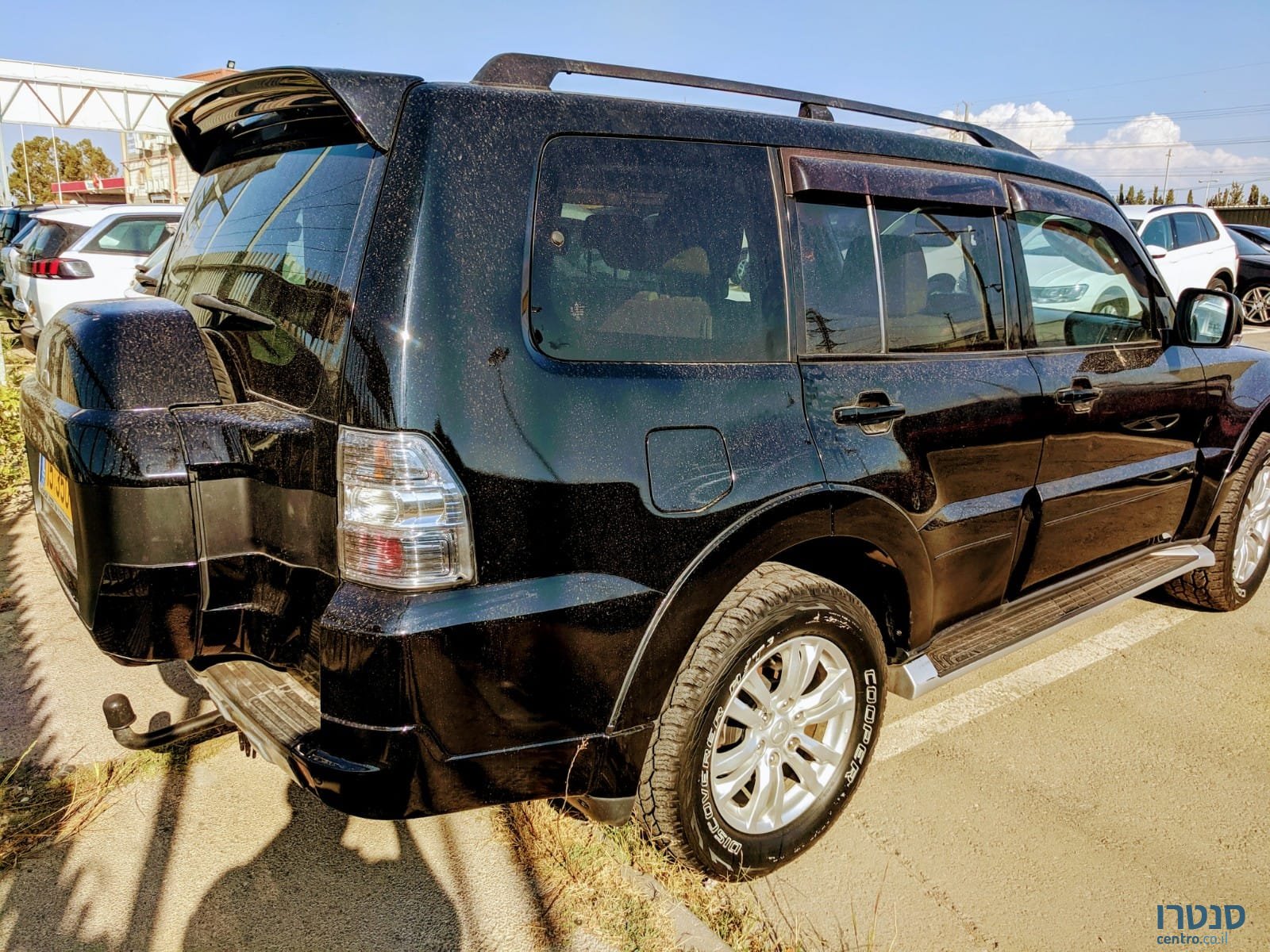 2015' Mitsubishi Pajero photo #2