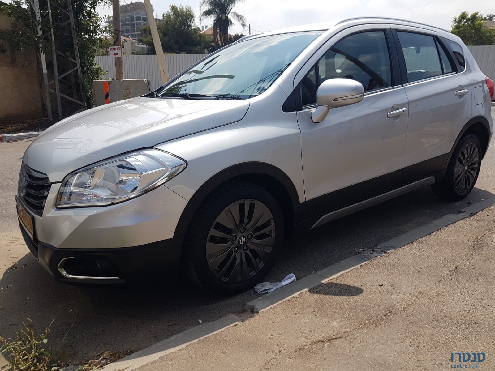 2016' Suzuki SX4 photo #1