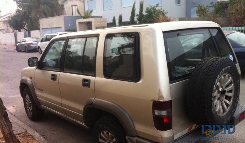 2001' Isuzu Trooper photo #1