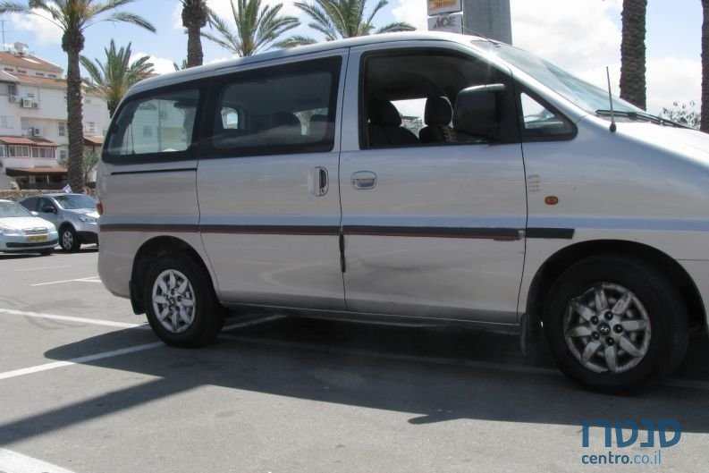 2005' Hyundai photo #2