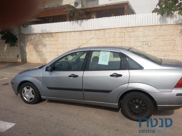 2004' Ford Focus photo #1