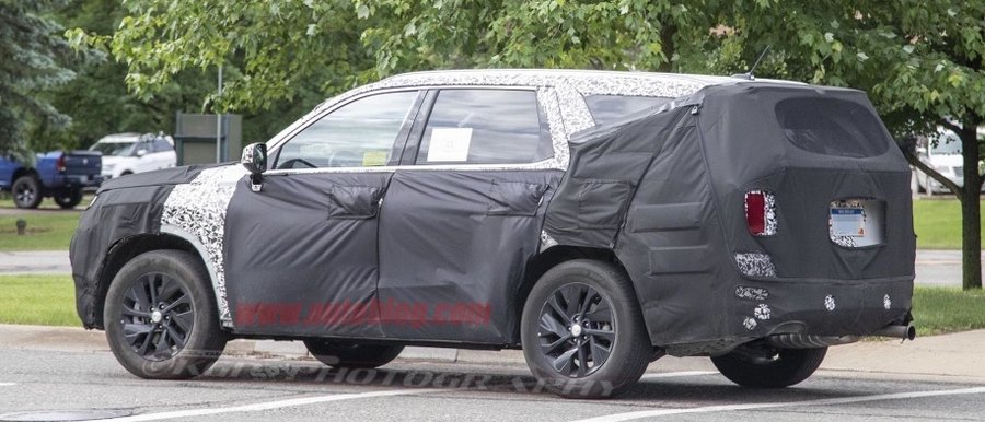 Hyundai Palisade three-row crossover interior spied for the first time