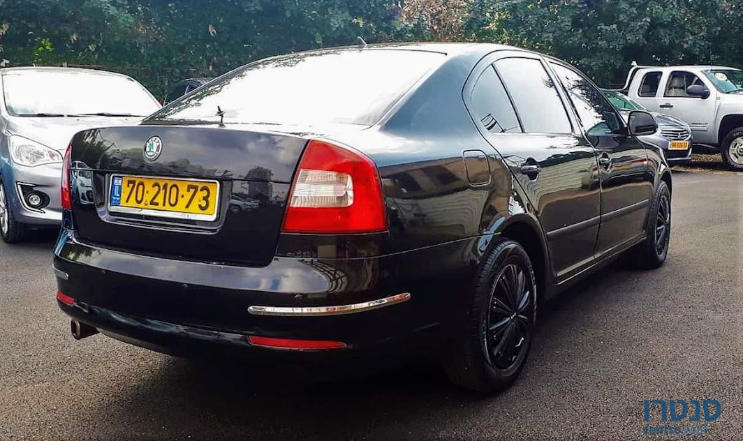 2011' Skoda Octavia photo #3