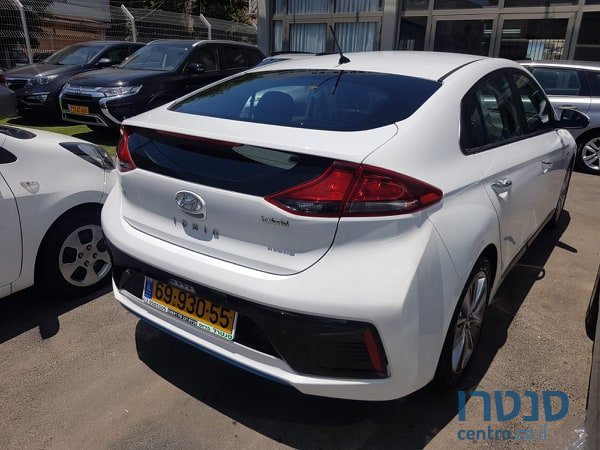 2017' Hyundai Ioniq photo #3