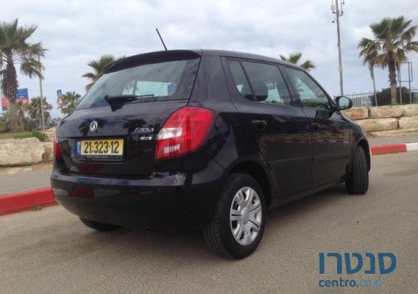 2012' Skoda Fabia photo #2