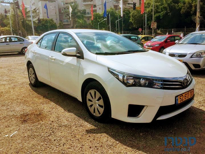 2013' Toyota Corolla photo #1