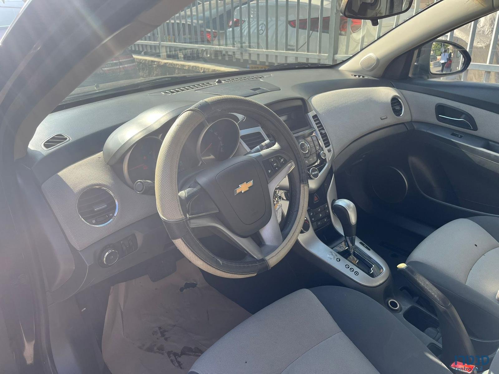 2011' Chevrolet Cruze photo #2