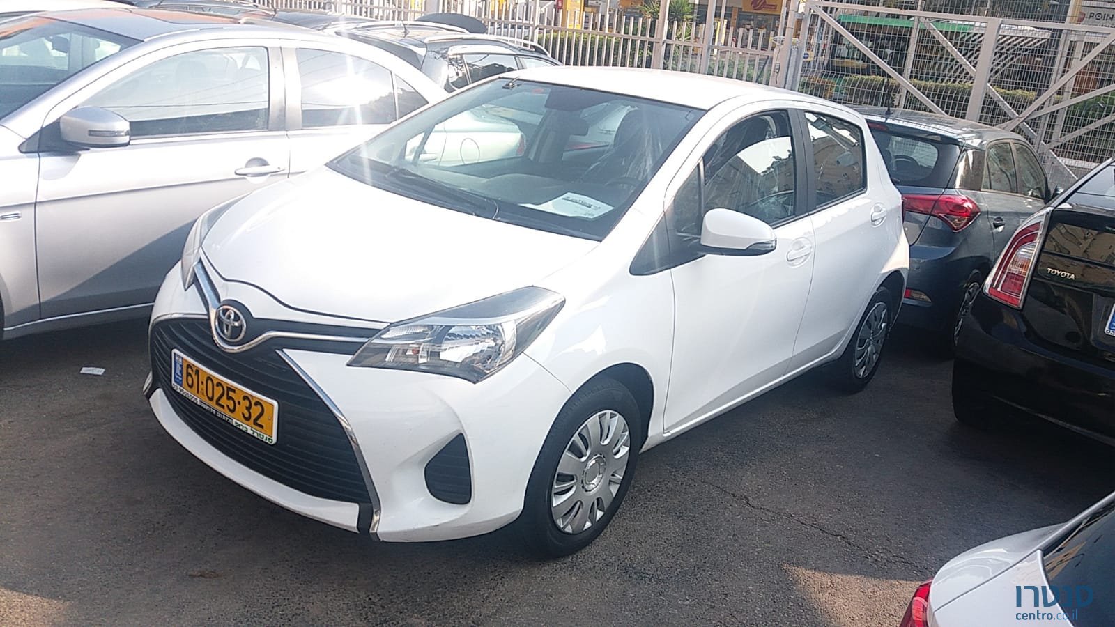 2015' Toyota Yaris photo #1