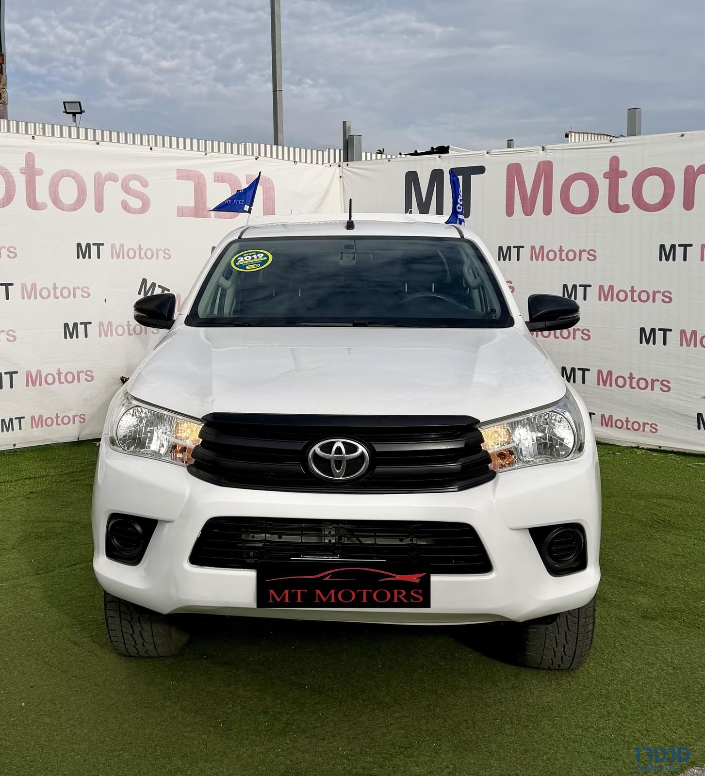 2019' Toyota Hilux טויוטה היילקס photo #2