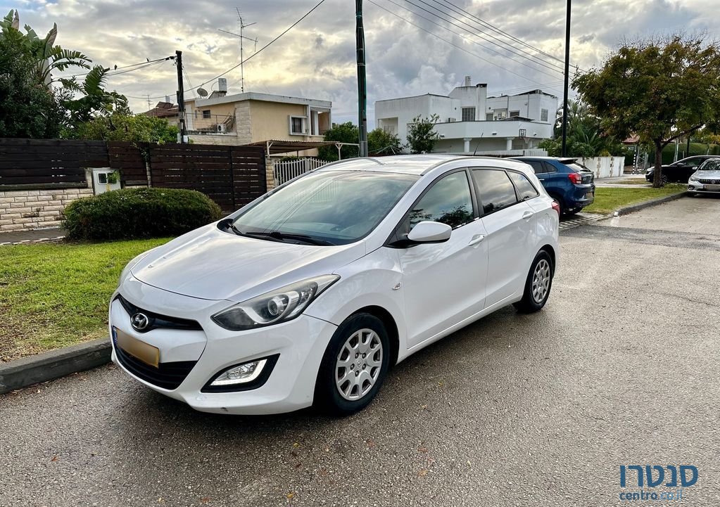2013' Hyundai i30 יונדאי photo #1