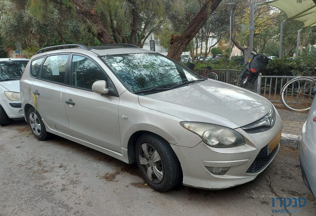2011' Hyundai i30 יונדאי photo #1