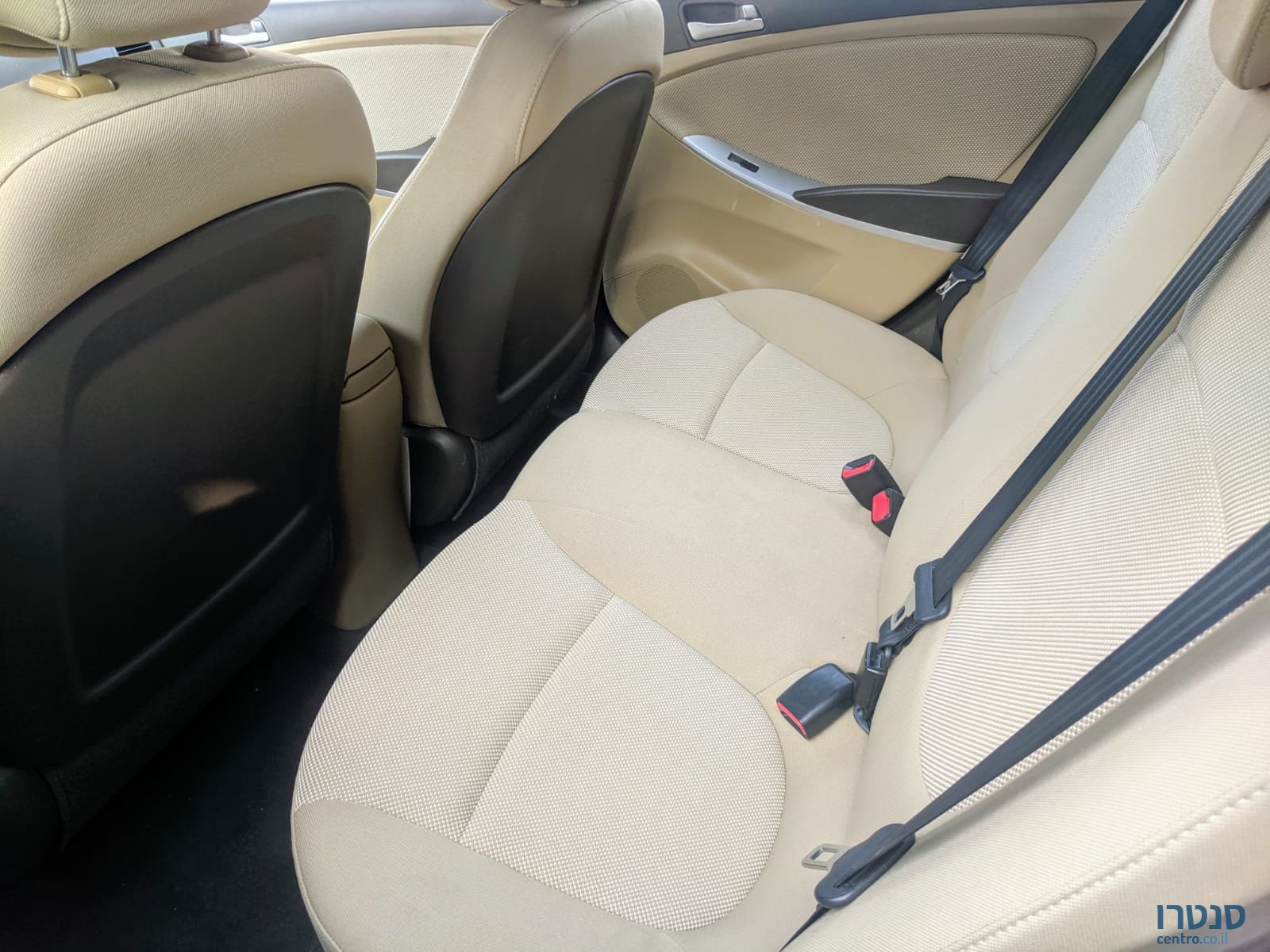 2012' Hyundai i25 photo #5