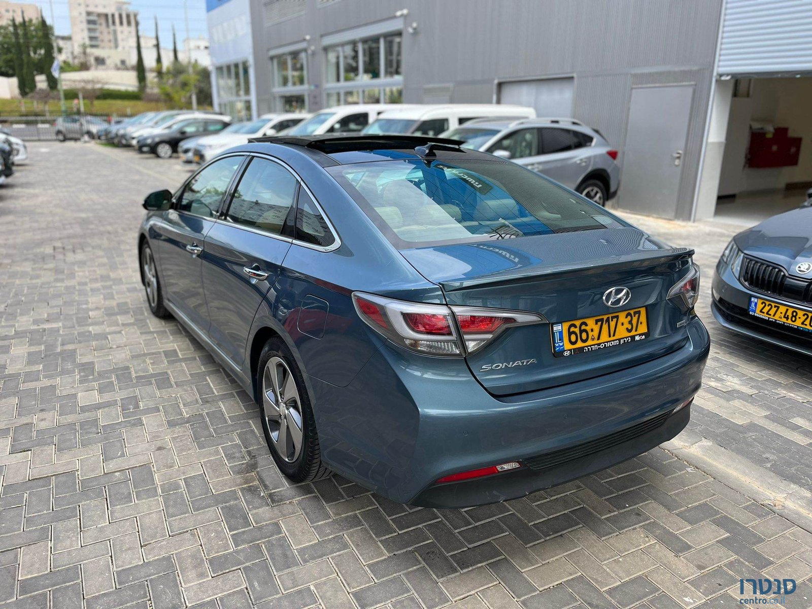 2016' Hyundai Sonata photo #4