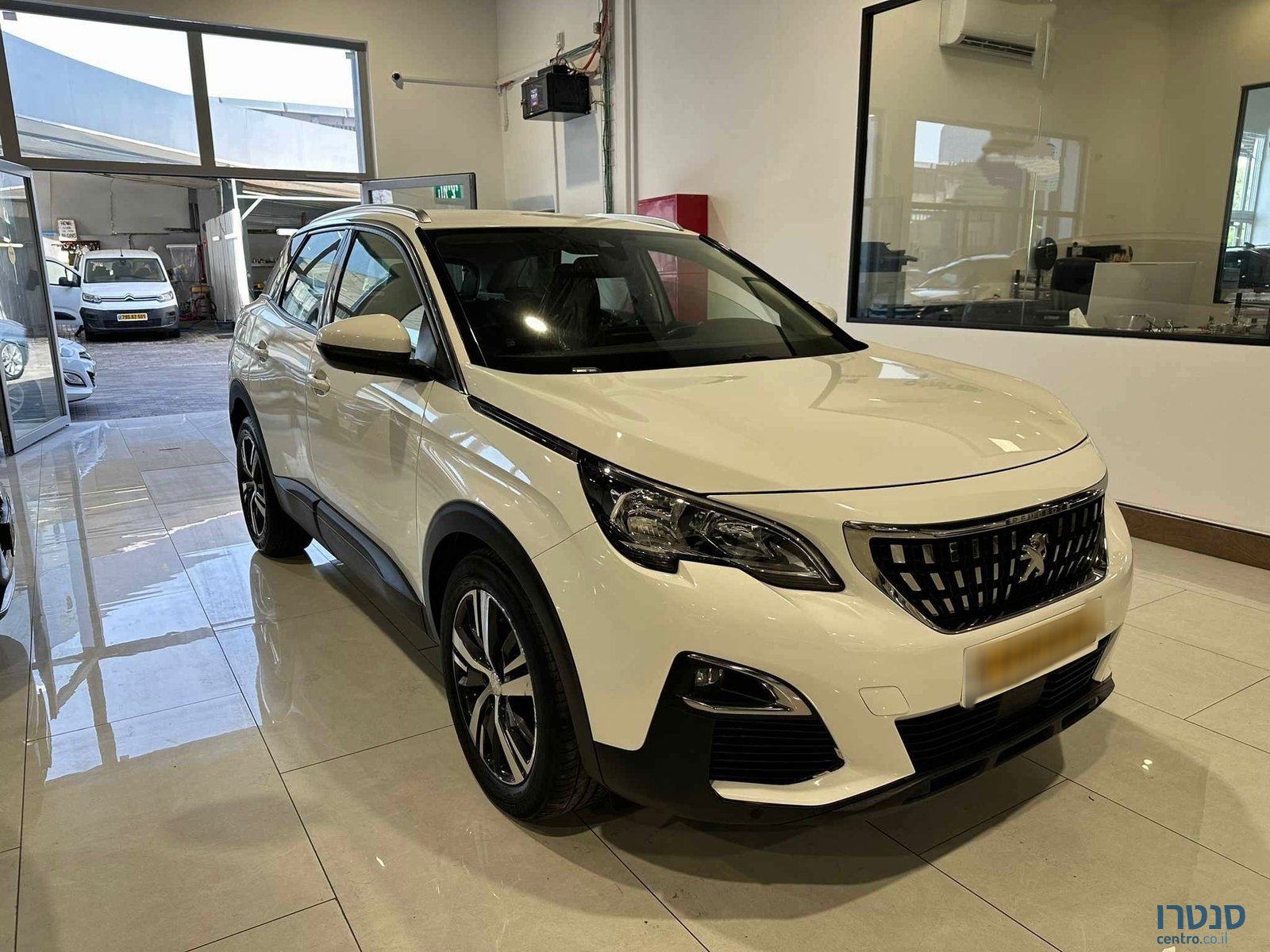 2018' Peugeot 3008 photo #2