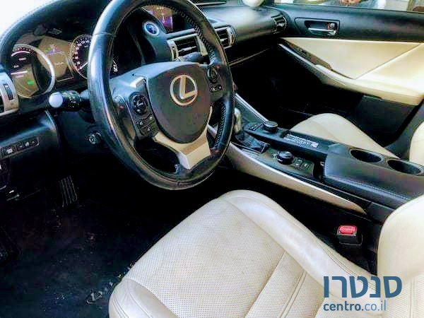 2014' Lexus IS 300 H photo #3