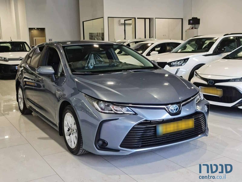 2022' Toyota Corolla photo #2