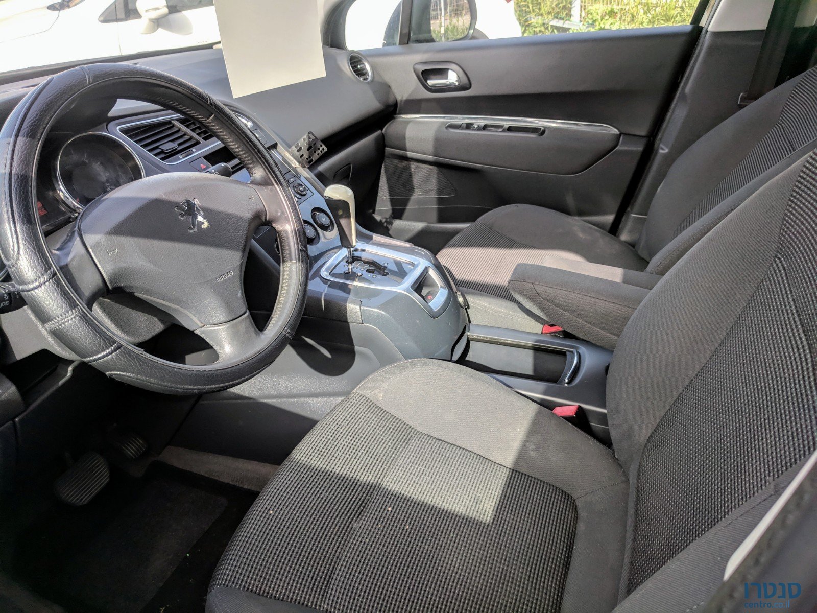 2013' Peugeot 5008 photo #5