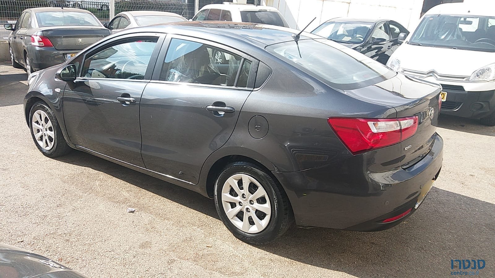 2015' Kia Rio photo #2