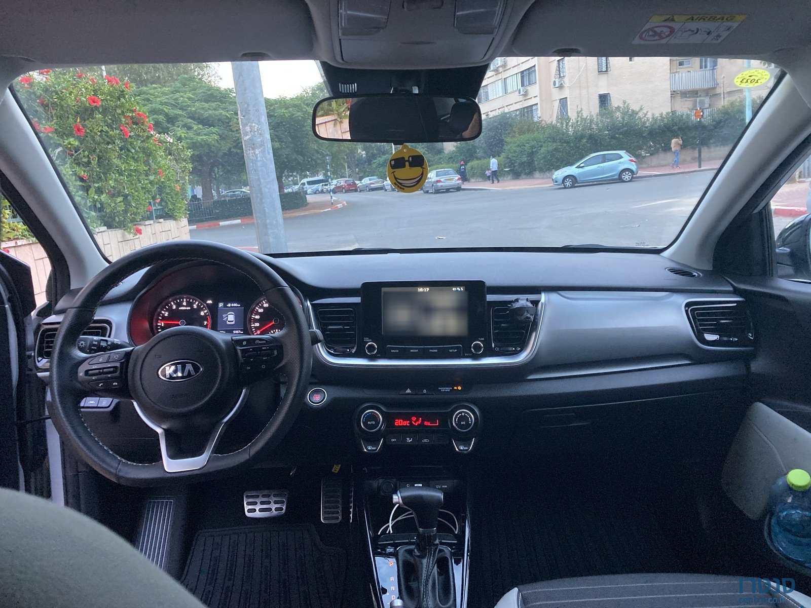 2020' Kia Stonic Premium photo #6