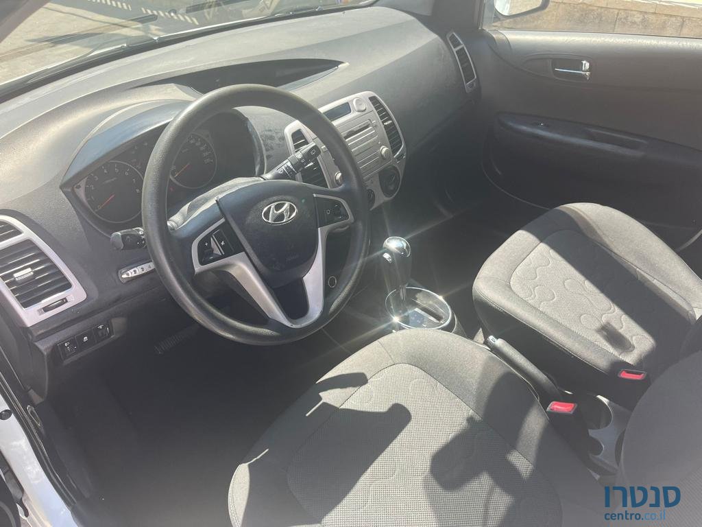 2012' Hyundai i20 photo #4
