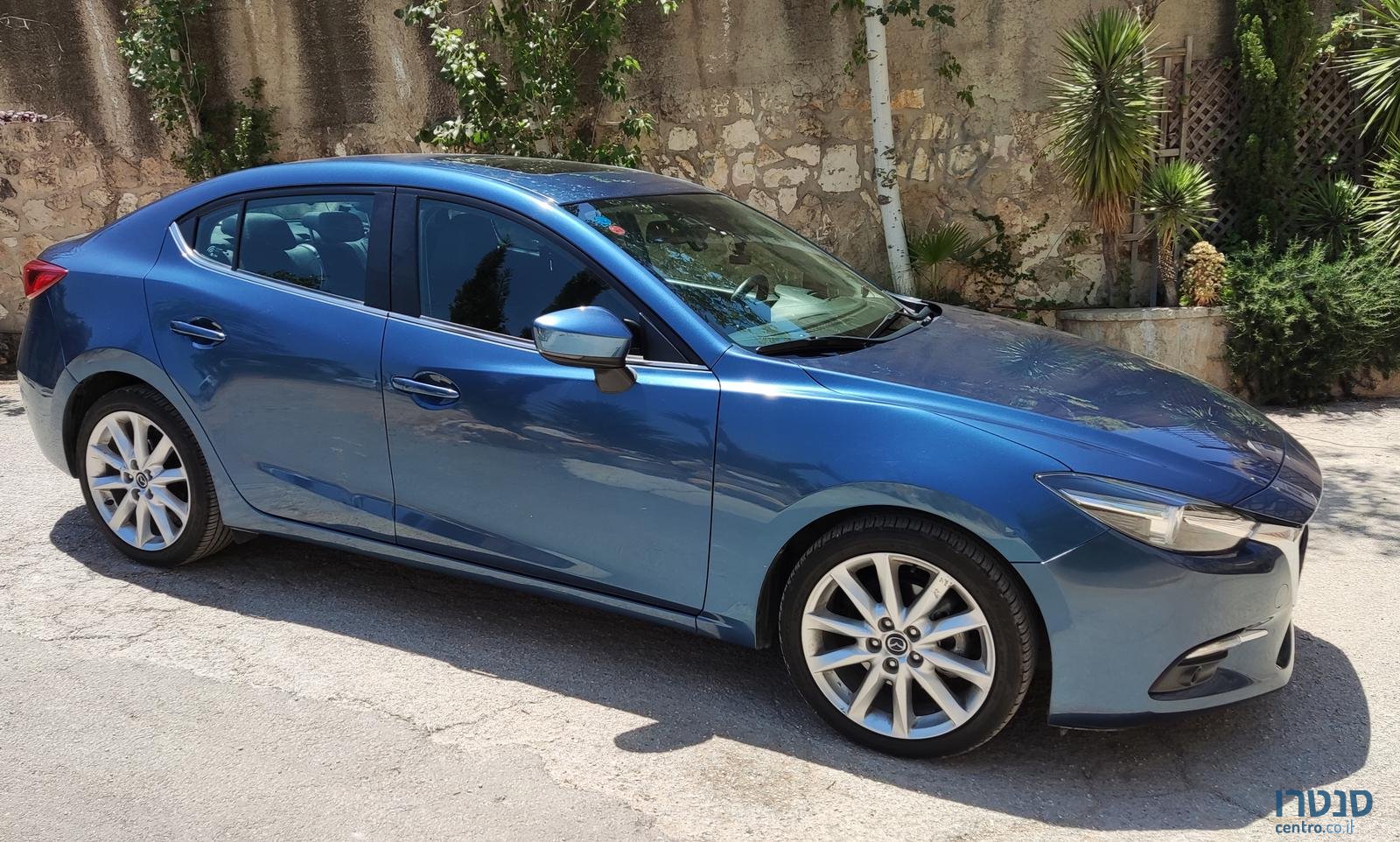 2017' Mazda 3 photo #2