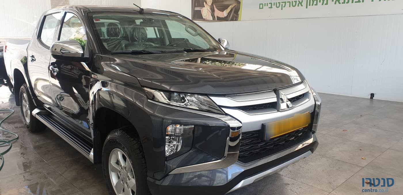 2021' Mitsubishi Triton photo #2