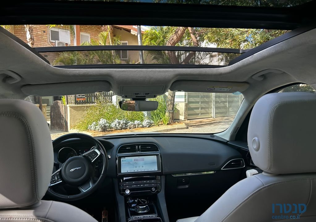2020' Jaguar F-Pace יגואר photo #5